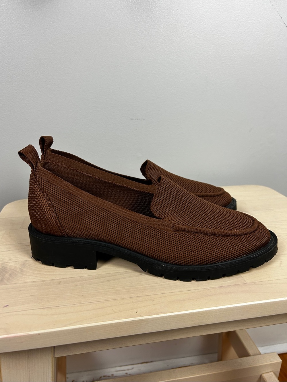TAHARI Siena Knit Loafer Chocolate Brown 6.5 Like New Chic Tailored Office